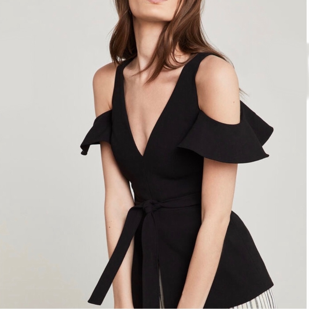 BCBGMaxazria Blouse Peplum Black
Short Sleeve Cold Shoulder V Neck
Womens XS